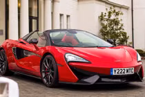 Cận cảnh siêu xe McLaren 570S Spider đỏ rực cho ngày Valentine