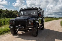 SUV Land Rover Defender "chất phát ngất" nhờ dân chơi Mỹ
