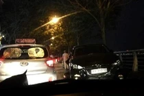 Ôtô Mazda đâm hàng loạt các phương tiện, 1 học sinh nhập viện