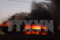 Cháy công ty may ở Cần Thơ: Lửa bất ngờ bùng phát trở lại 