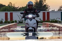 Vinfast ra xe máy điện eScooter Klara hoàn toàn mới