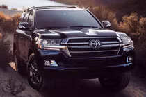 Toyota Land Cruiser tại Việt Nam "kênh giá" thêm 47 triệu đồng 
