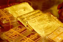 Giá vàng hôm nay: Mất đỉnh 6 năm, rập rình tăng tiếp