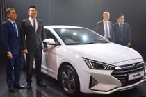 Hyundai Elantra 2019 614 triệu tại Malaysia, sắp về VN