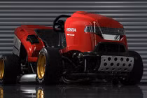 Máy cắt cỏ Honda trang bị động cơ siêu môtô CBR1000RR