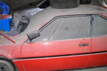 Soi “xế hộp” BMW giá nửa triệu đô bỏ xó 34 năm