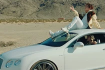 Sơn Tùng M-TP cưỡi xe sang Bentley tiền tỷ trong MV mới