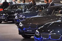 Thuế 0% ôtô giảm giá, dân Việt bỏ xe cỏ lên đời xe sang