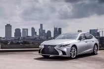 Triệu hồi xe sang Lexus LS500 và LS500h tại Việt Nam 