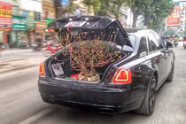 Đại gia Hà Nội chở đào Tết bằng Rolls-Royce Ghost hơn 40 tỷ