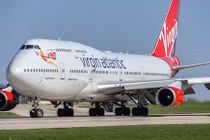 Máy bay hạ cánh khẩn cấp vì cháy pin xạc điện thoại 