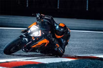 KTM 1290 Super Duke RR phiên bản hiệu năng cao có gì "hot"?