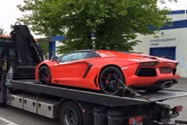 "Siêu bò" Aventador Roadster gần 25 tỷ cập bến Việt Nam?
