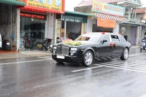 Siêu xe sang Rolls-Royce biển NG rước dâu tại Quảng Bình