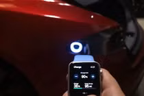 Trên tay iWatch đắt tiền điều khiển ôtô sedan điện Tesla