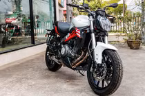 Chi tiết Benelli 302S 2019 giá hơn 100 triệu tại Việt Nam 