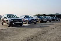 Cầm lái dàn xe sang đắt tiền của Mercedes-Benz tại Hà Nội 