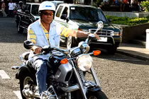 Tổng thống Philippines gặp tai nạn trên môtô phân khối lớn