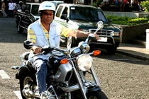 Tổng thống Philippines gặp tai nạn trên môtô phân khối lớn