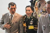 Vua Thái kết hôn với nữ tướng thân cận