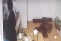 Cô gái trẻ bị ông chủ dùng vũ lực hiếp dâm tại quán trà sữa