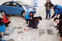 "Thiếu gia" Trung Quốc vác 60kg tiền xu đi sắm xế hộp