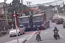 Video: 2 xe ben coi thường mạng người, đua tốc độ kinh hoàng