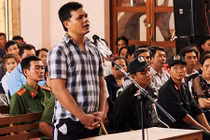 Gã trai "cuồng yêu" vung dao chém chết hai người