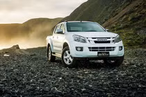Isuzu D-MAX 3.0 mới có giá 744 triệu tại Việt Nam