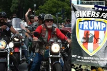 Hàng nghìn dân chơi môtô Harley-Davidson ủng hộ Trump