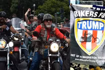 Hàng nghìn dân chơi môtô Harley-Davidson ủng hộ Trump