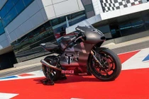 Triumph Daytona 2020 ra mắt tại giải đua British MotoGP