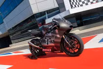 Triumph Daytona 2020 ra mắt tại giải đua British MotoGP