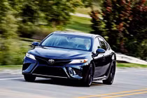 Triệu hồi xe Toyota Camry 2019 vì lỗi túi khí nổ nhầm