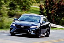 Triệu hồi xe Toyota Camry 2019 vì lỗi túi khí nổ nhầm