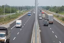 Đề xuất giảm 30% phí bảo trì đường bộ cho ôtô chở khách