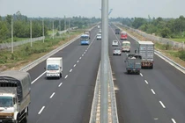 Đề xuất giảm 30% phí bảo trì đường bộ cho ôtô chở khách