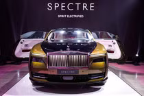 Rolls-Royce Spectre gần 18 tỷ Minh Nhựa đặt mua có thể gây cháy nổ?