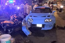 Toyota Supra “độ” cày nát hàng loạt môtô, xe máy tại Sài Gòn