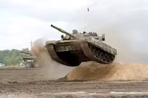 Xem xe tăng chiến đấu T80 drift "cháy lốp"