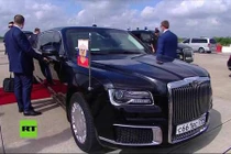 Tổng thống Nga Putin "khoe" siêu limousine Aurus tại G20 