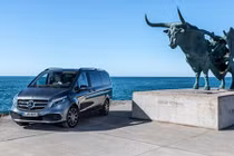 Chi tiết minivan Mercedes V-Class mới giá từ 970 triệu đồng 