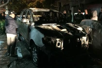 Cháy xe Ford Ranger, chủ xe dài cổ chờ kết luận