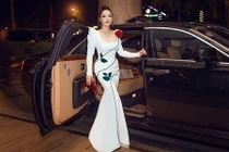 Người đẹp Lý Nhã Kỳ dự sự kiện cùng xe Rolls-Royce 40 tỷ