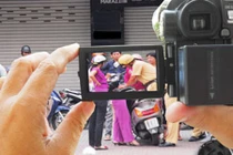 Người dân có được quay phim, chụp hình, giám sát CSGT làm việc?