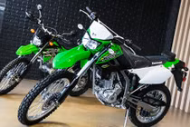 "Soi" cào cào Kawasaki KLX250 giá từ 121 triệu tại Việt Nam
