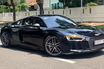 Siêu xe Audi R8 V10 "thách cưới" 8 tỷ đồng ở Sài Gòn 