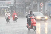 Chiều tối nay áp thấp giật cấp 8 đổ bộ miền Trung gây mưa lớn