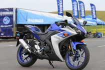 YZF-R3 chốt giá 103 triệu, Kawasaki Ninja 300 dè chừng 