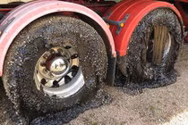 Nắng nóng tới mức tan chảy, biến dạng cả ôtô